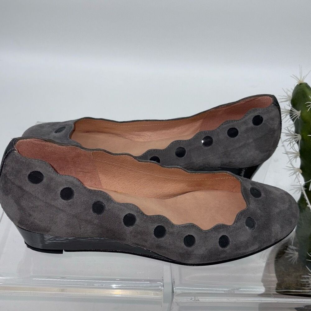 French Sole FS/NY Womens Flat‎ Wedge Shoes Scalloped Grey Suede Patent Dots size